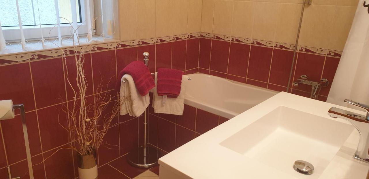 Topart Apartman Tapolca Luaran gambar