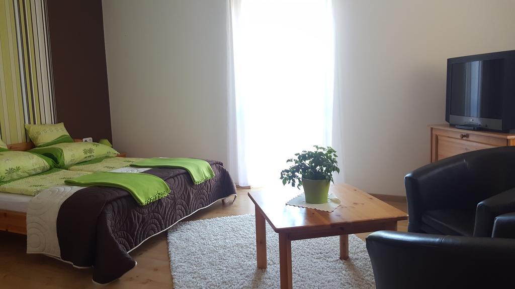 Topart Apartman Tapolca Luaran gambar