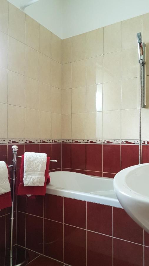 Topart Apartman Tapolca Luaran gambar